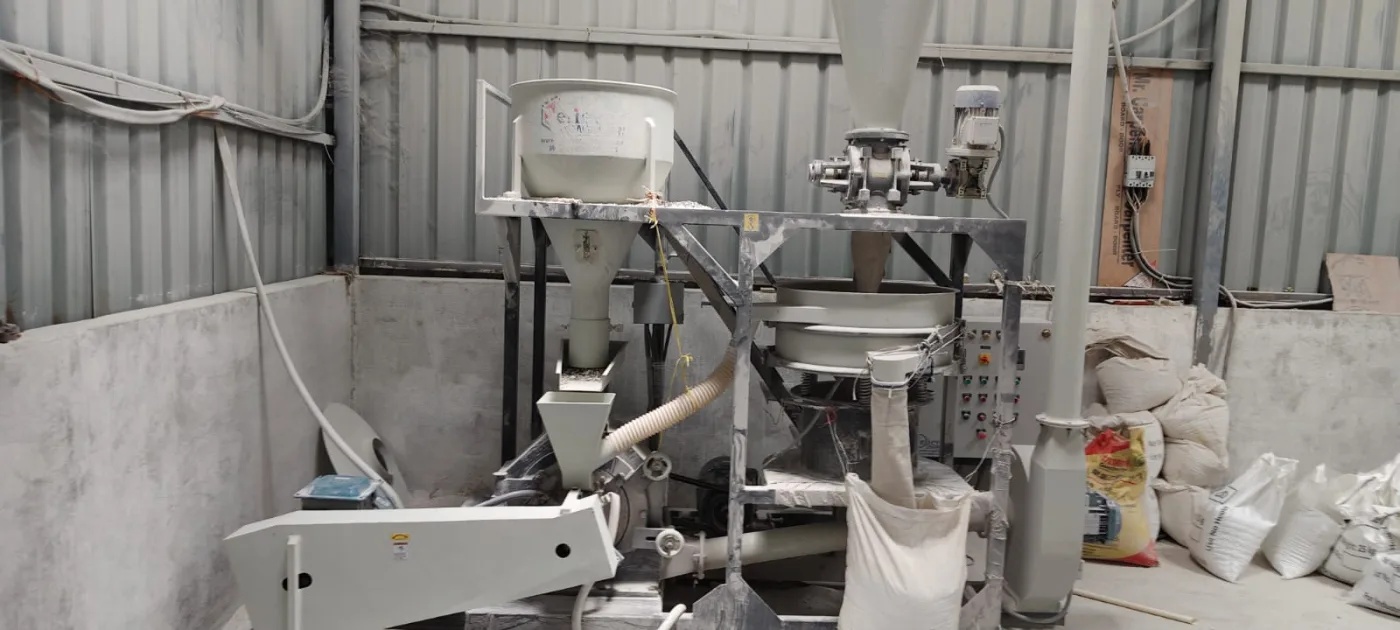 Fire-retardant compound mixing unit